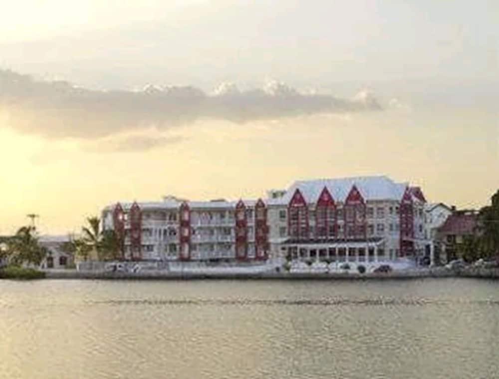 Ramada Tikal Isla De Flores Hotel Eksteriør billede